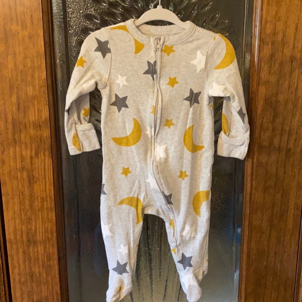 Old navy onesie, 6-9 months, grey with moon & stars